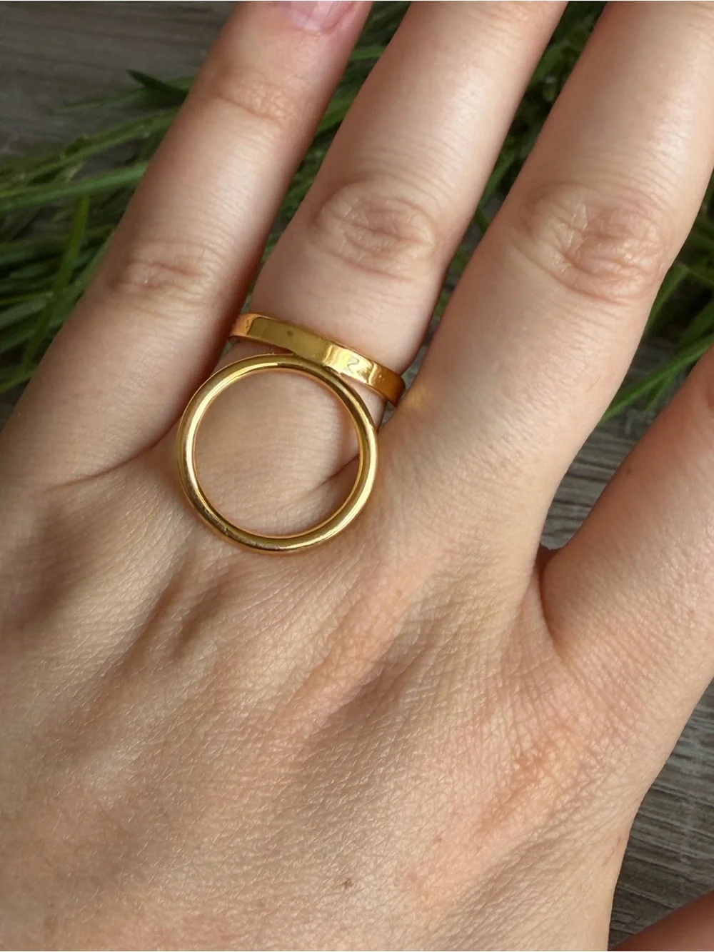 MAM Jewelry Modern Open Circle Band Ring in Gold Size 5.5